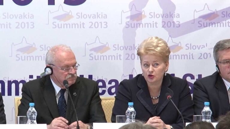 2013-06-13 Prezidentė dalyvauja Vidurio Europos valstybių vadovų spaudos konferencijoje (Bratislava)