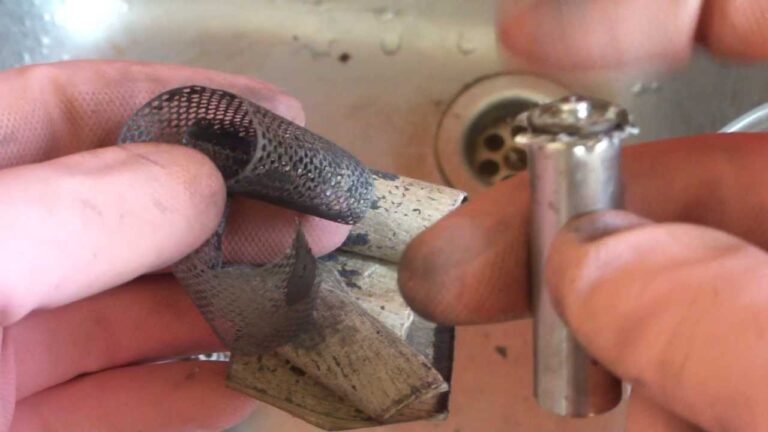 Extraction of the metal foil from a NiMH Double A battery – Part1/2